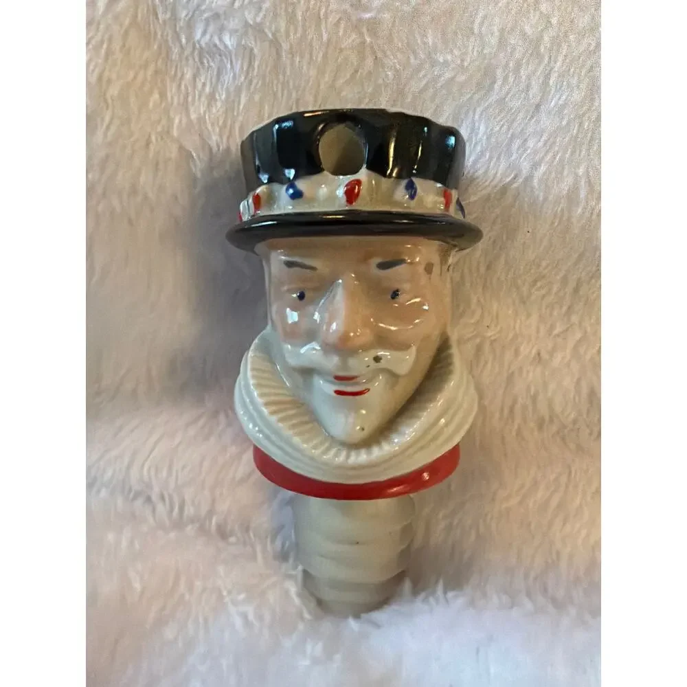 Vintage Beefeater Gin Ceramic Bottle Stopper Pourer Yeoman Barware Liquor Top